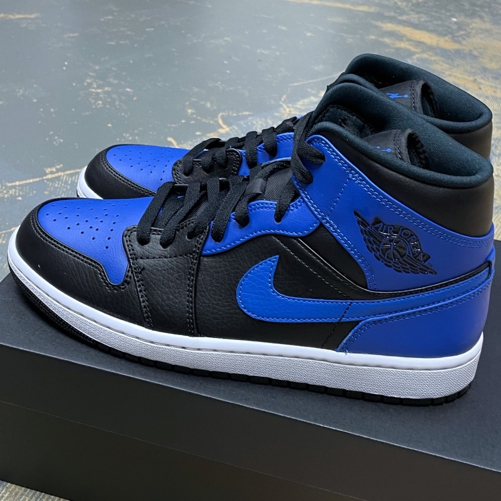 Nike Air Jordan 1 Mid Hyper Royal 554724-077 10 - Picture 6 of 10